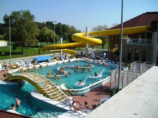 Au�enbereich im Spa�bad